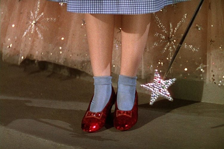 kinakål Skal hellige Are there any more iconic shoes in film history than Dorothy's ruby slippers ?